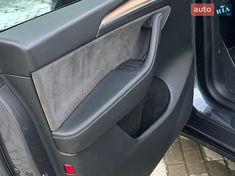 Внедорожник / Кроссовер Tesla Model Y 2023 в Ужгороде