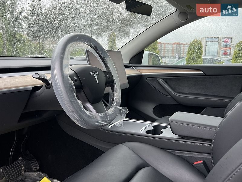 Внедорожник / Кроссовер Tesla Model Y 2023 в Львове