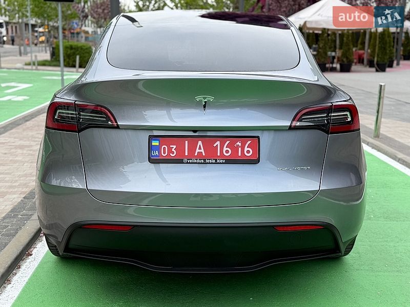 Позашляховик / Кросовер Tesla Model Y 2024 в Києві