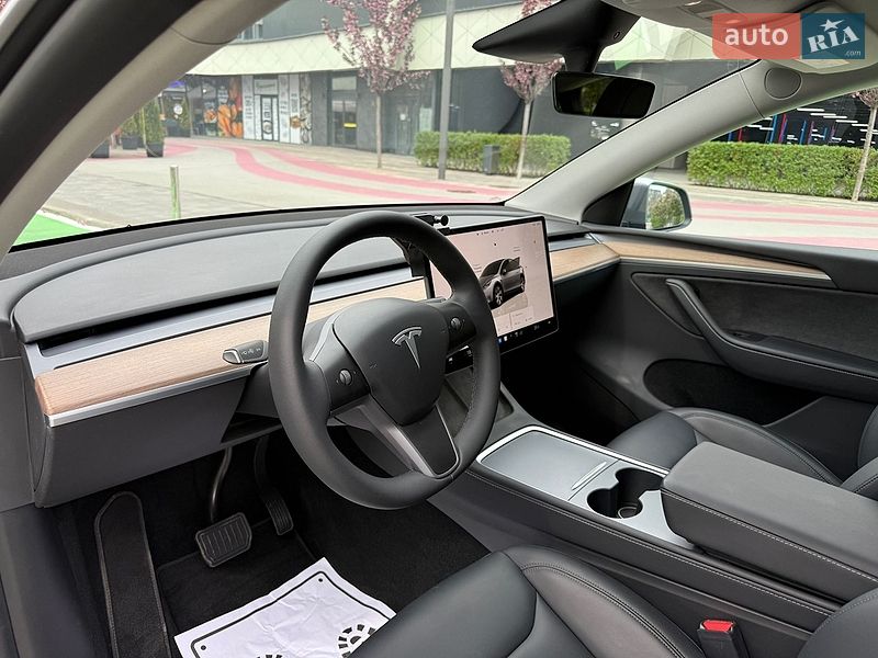 Позашляховик / Кросовер Tesla Model Y 2024 в Києві