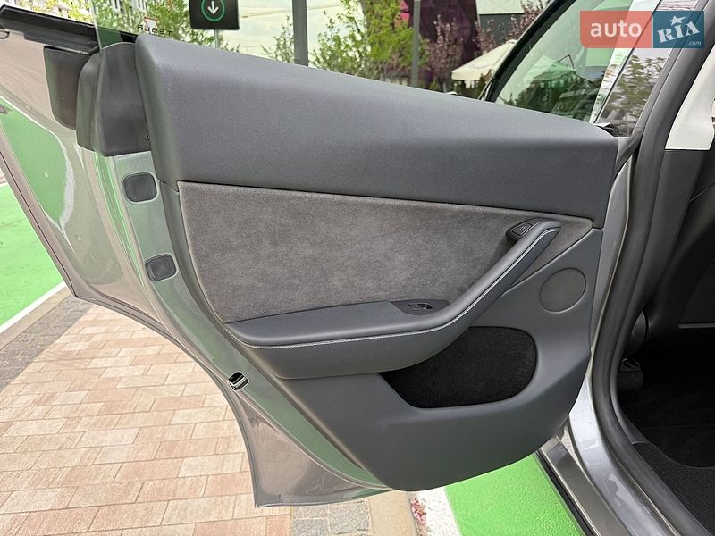 Позашляховик / Кросовер Tesla Model Y 2024 в Києві