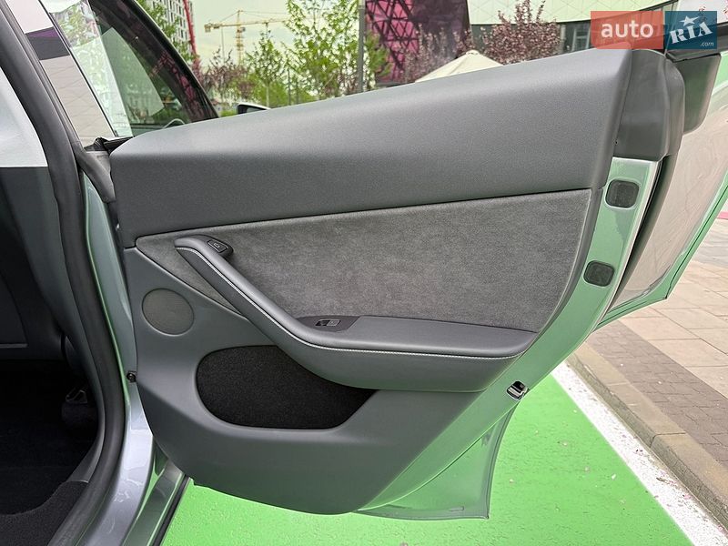Позашляховик / Кросовер Tesla Model Y 2024 в Києві