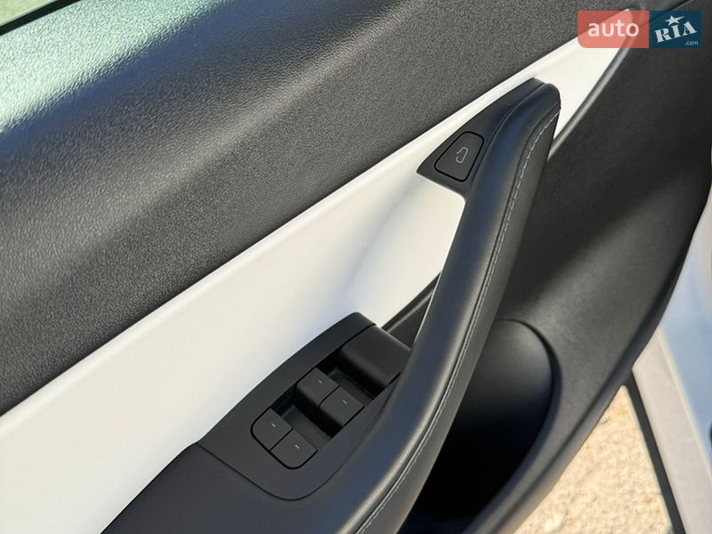 Внедорожник / Кроссовер Tesla Model Y 2022 в Кривом Роге
