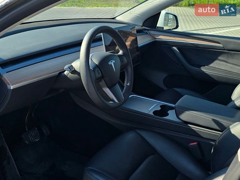Позашляховик / Кросовер Tesla Model Y 2023 в Чернівцях