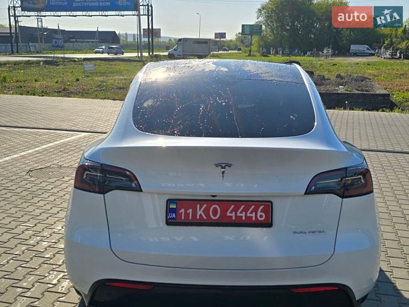 Позашляховик / Кросовер Tesla Model Y 2023 в Чернівцях