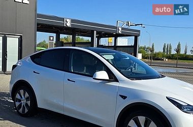 Позашляховик / Кросовер Tesla Model Y 2023 в Чернівцях