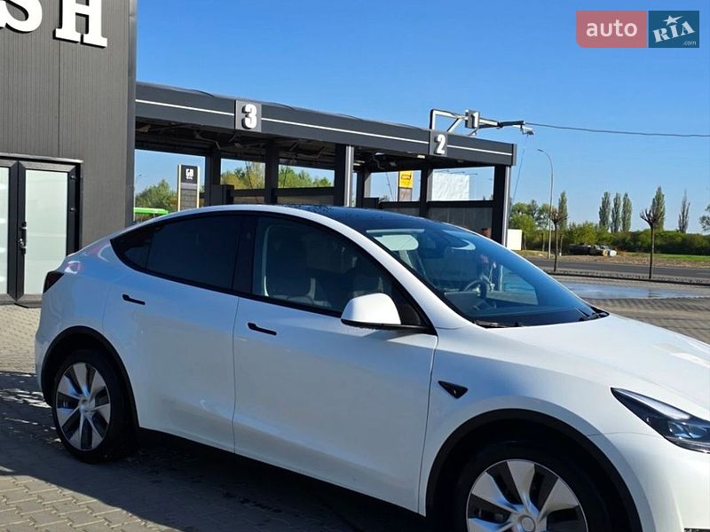 Позашляховик / Кросовер Tesla Model Y 2023 в Чернівцях