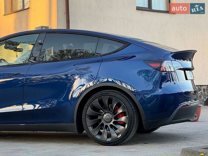 Внедорожник / Кроссовер Tesla Model Y 2024 в Стрые
