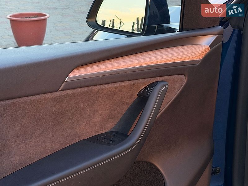 Внедорожник / Кроссовер Tesla Model Y 2024 в Стрые