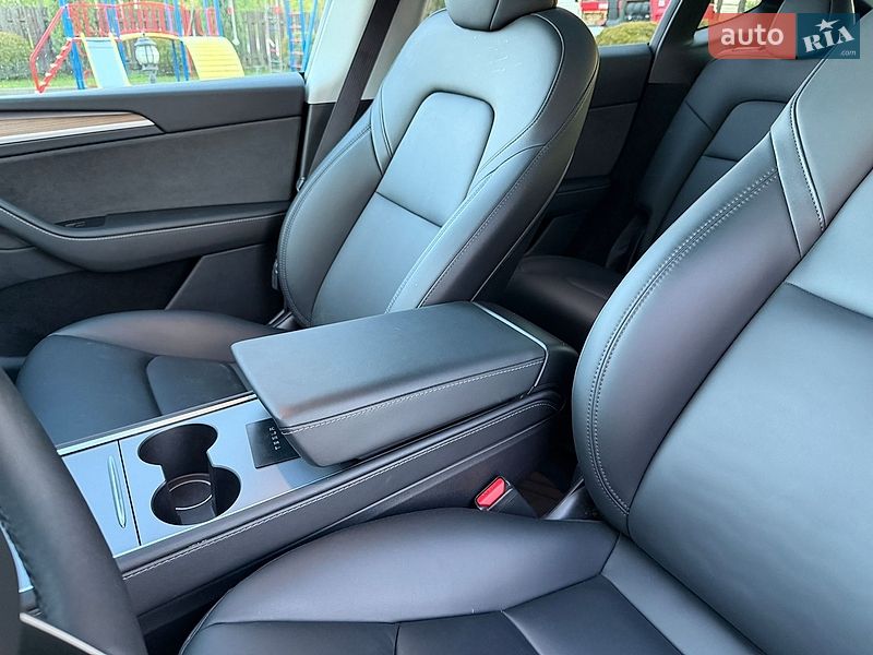 Внедорожник / Кроссовер Tesla Model Y 2024 в Стрые