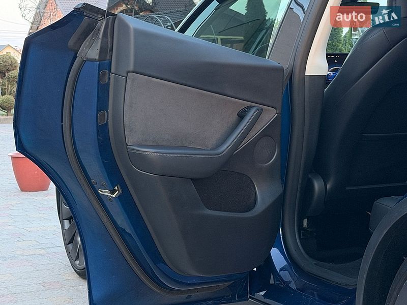 Внедорожник / Кроссовер Tesla Model Y 2024 в Стрые
