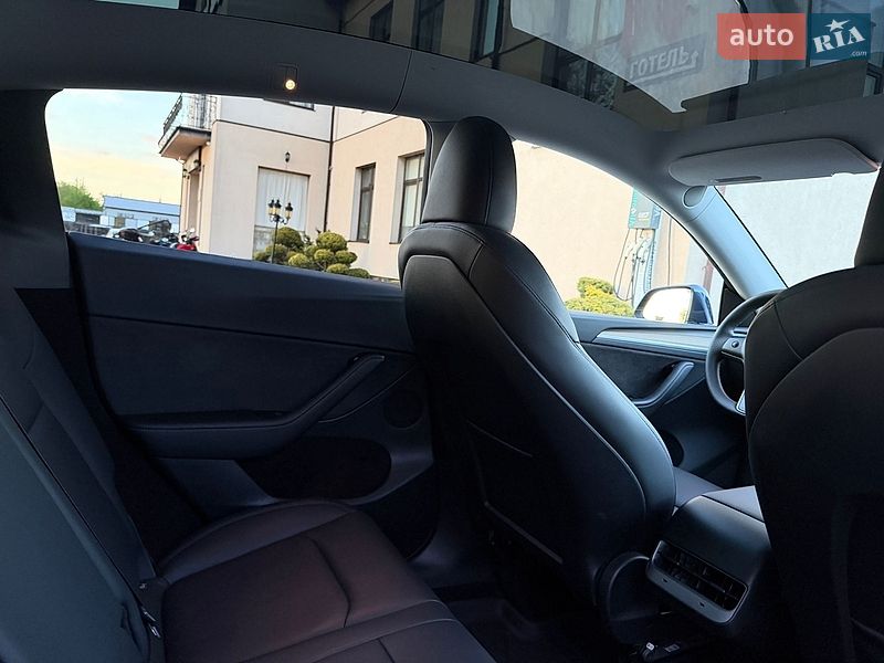 Внедорожник / Кроссовер Tesla Model Y 2024 в Стрые