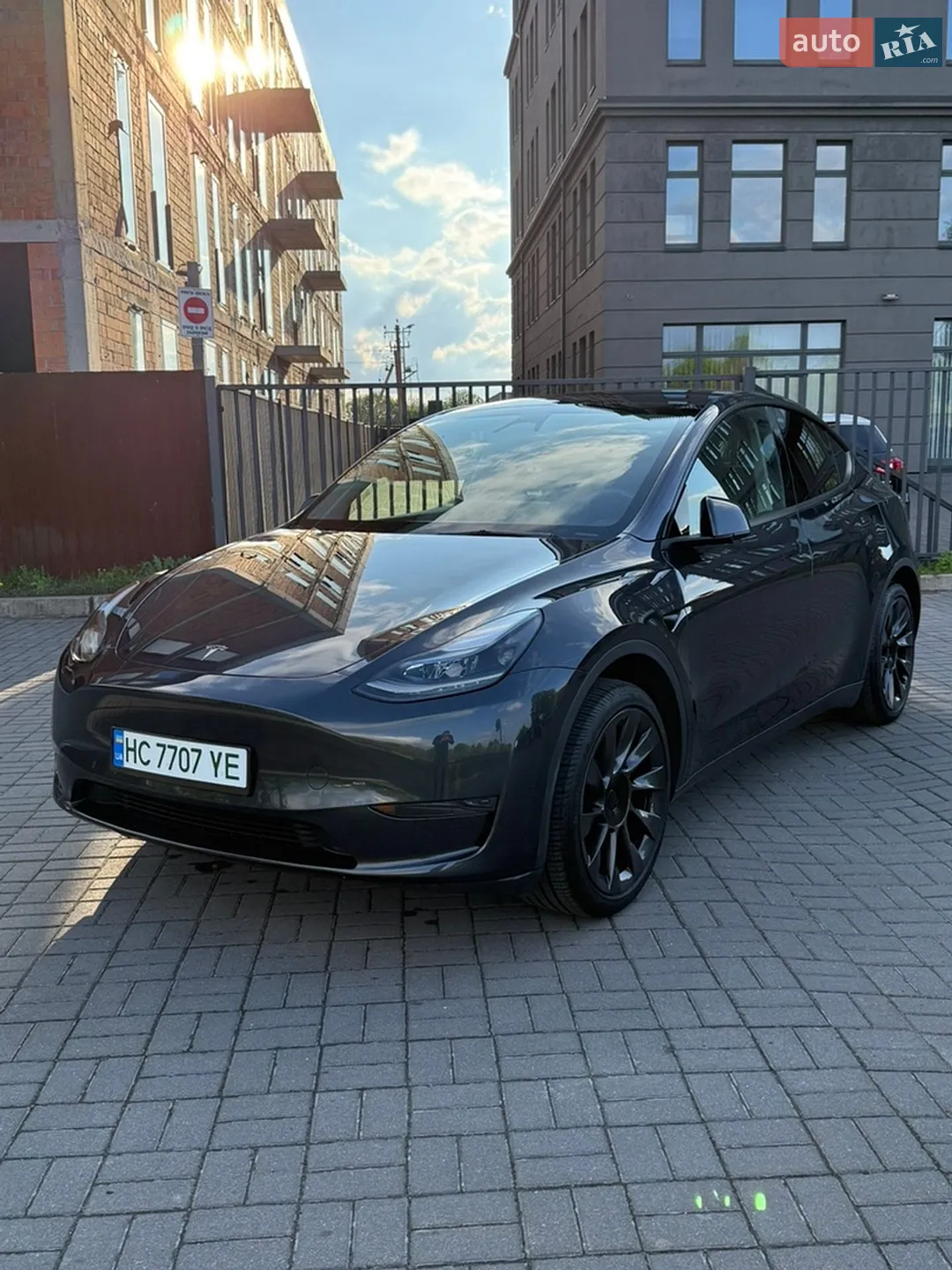 2024 Tesla Model Y - мініатюра 9