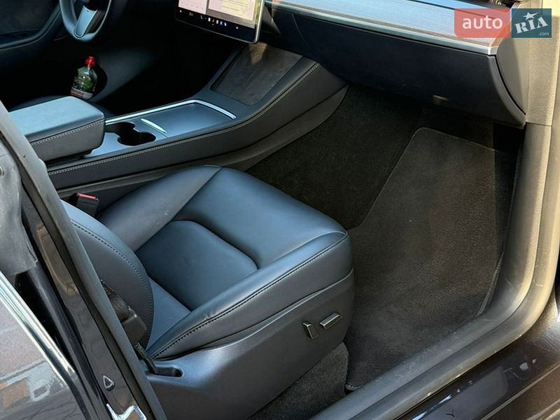 Внедорожник / Кроссовер Tesla Model Y 2024 в Львове