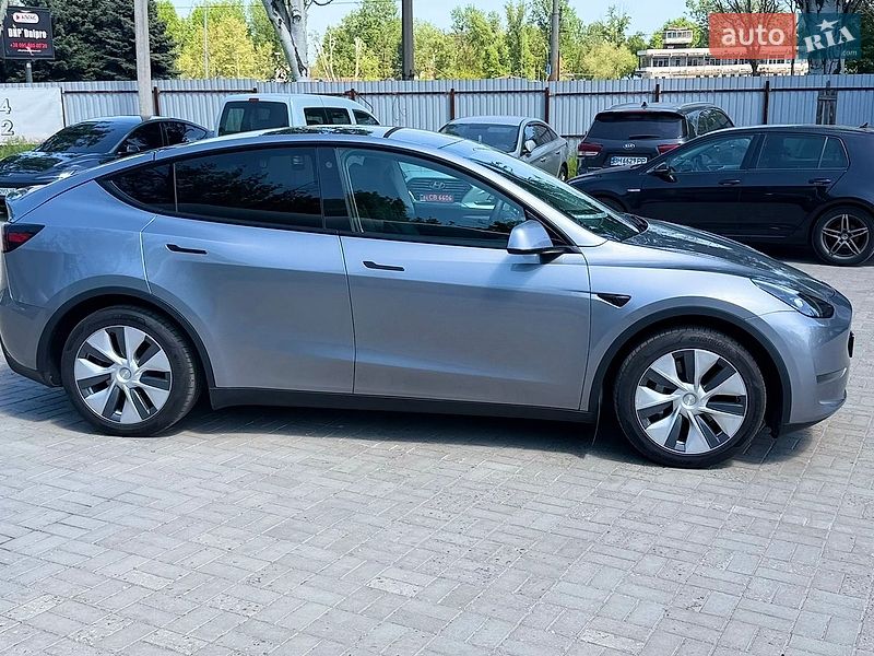 Внедорожник / Кроссовер Tesla Model Y 2023 в Днепре