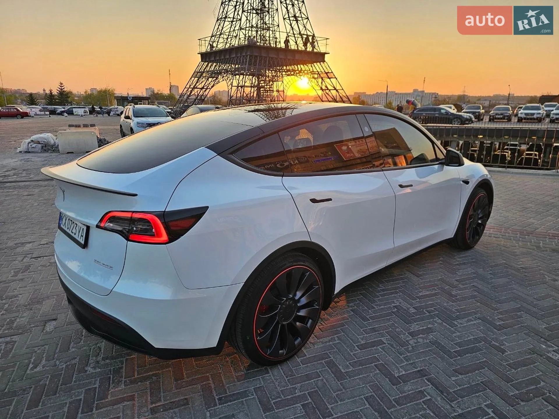 2024 Tesla Model Y - мініатюра 9
