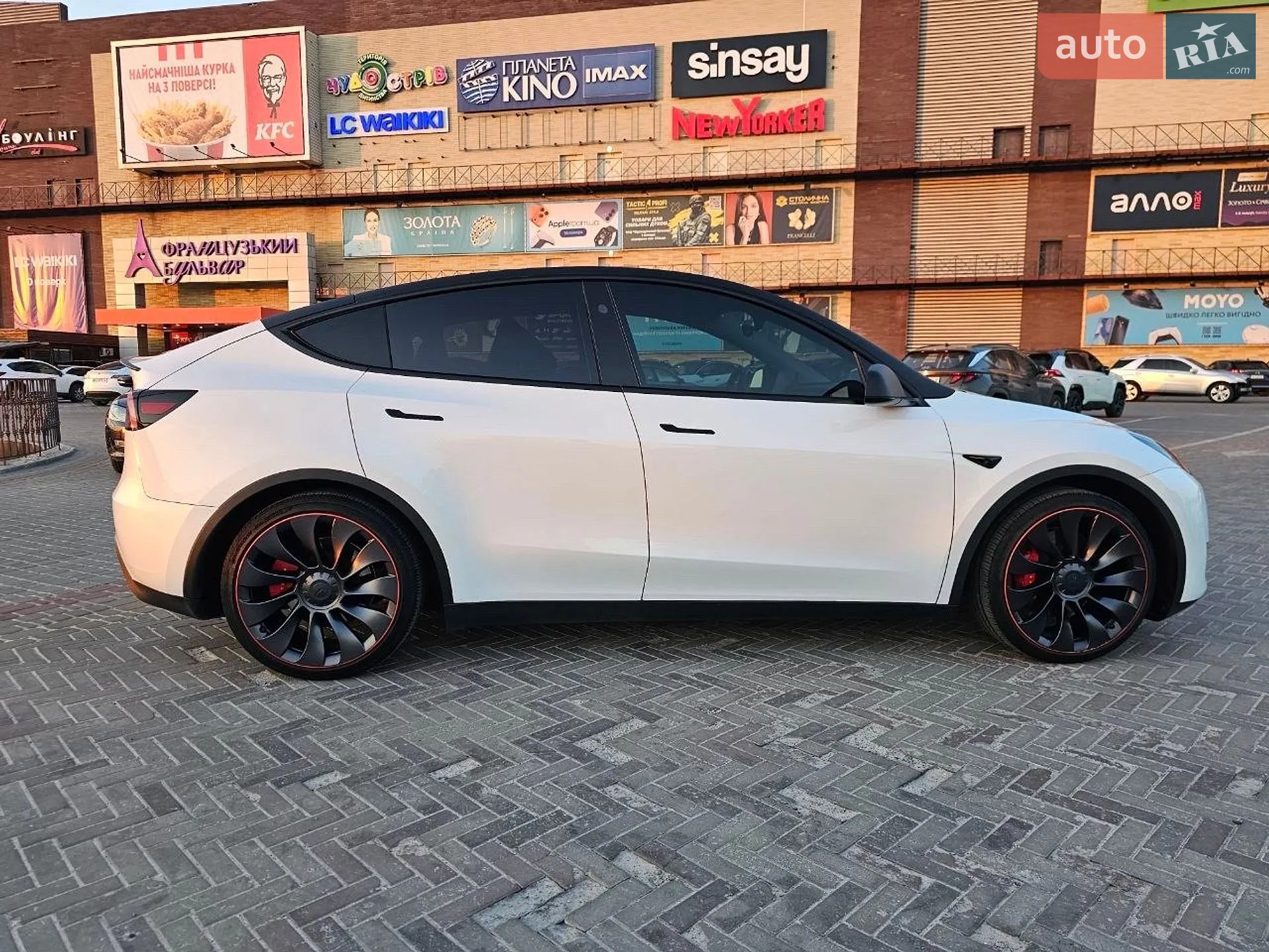 2024 Tesla Model Y - мініатюра 12