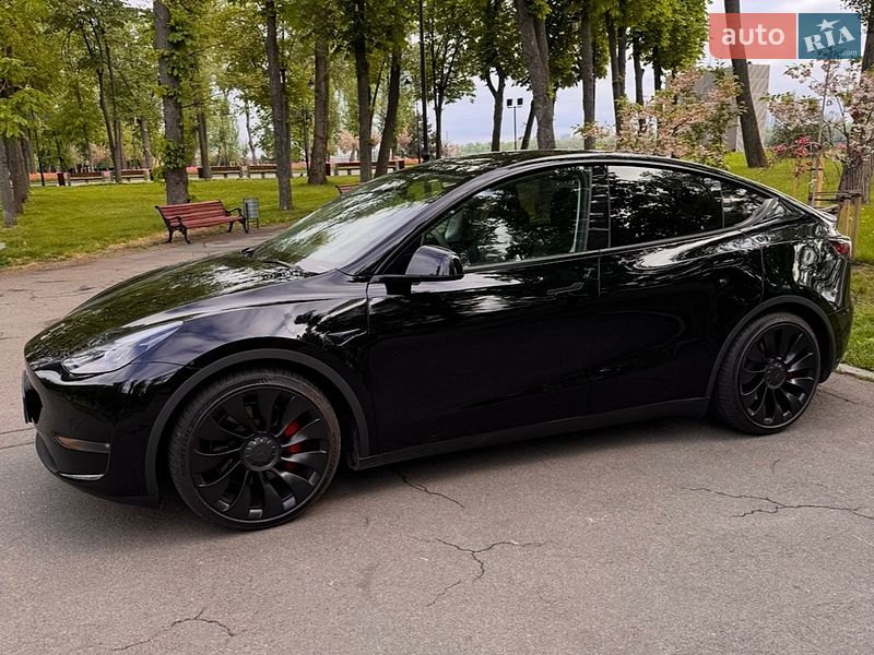 Внедорожник / Кроссовер Tesla Model Y 2024 в Киеве