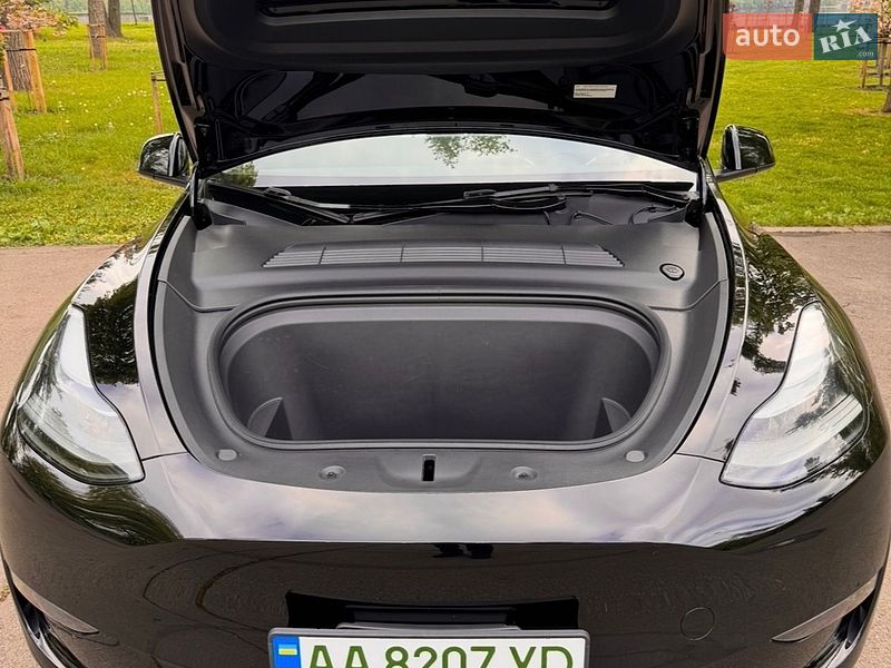 Внедорожник / Кроссовер Tesla Model Y 2024 в Киеве