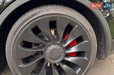 Внедорожник / Кроссовер Tesla Model Y 2024 в Киеве