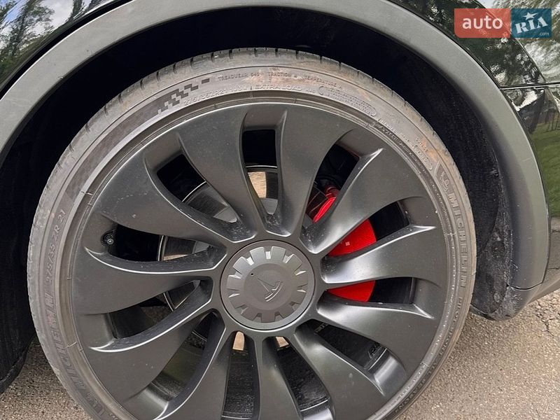 Внедорожник / Кроссовер Tesla Model Y 2024 в Киеве