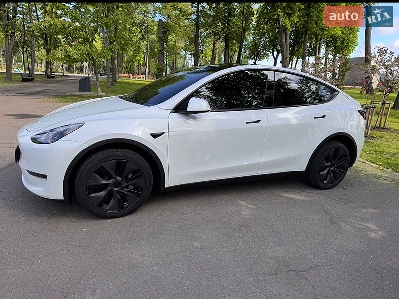 Внедорожник / Кроссовер Tesla Model Y 2025 в Киеве