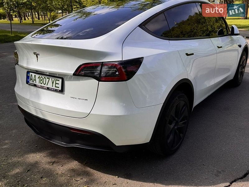 Внедорожник / Кроссовер Tesla Model Y 2025 в Киеве