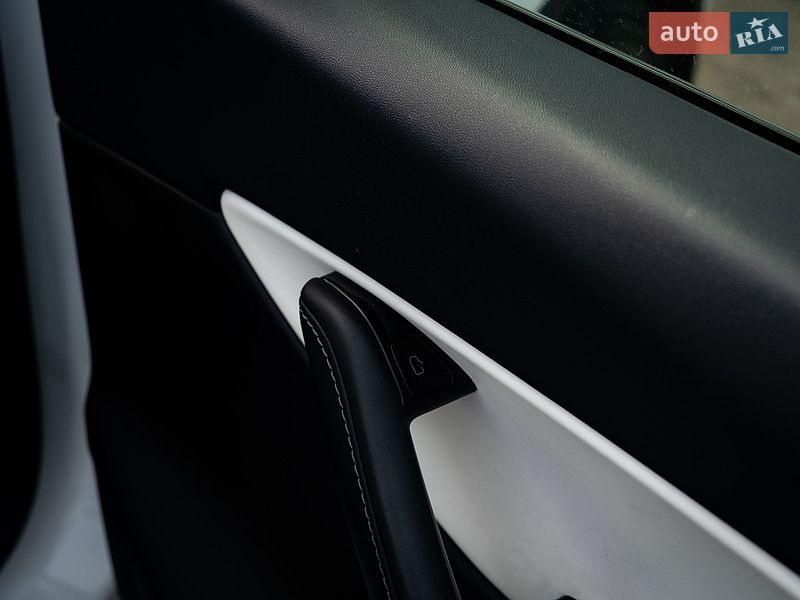 Внедорожник / Кроссовер Tesla Model Y 2020 в Хмельницком