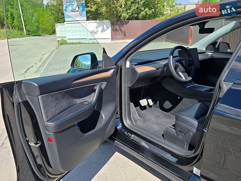 Внедорожник / Кроссовер Tesla Model Y 2023 в Луцке