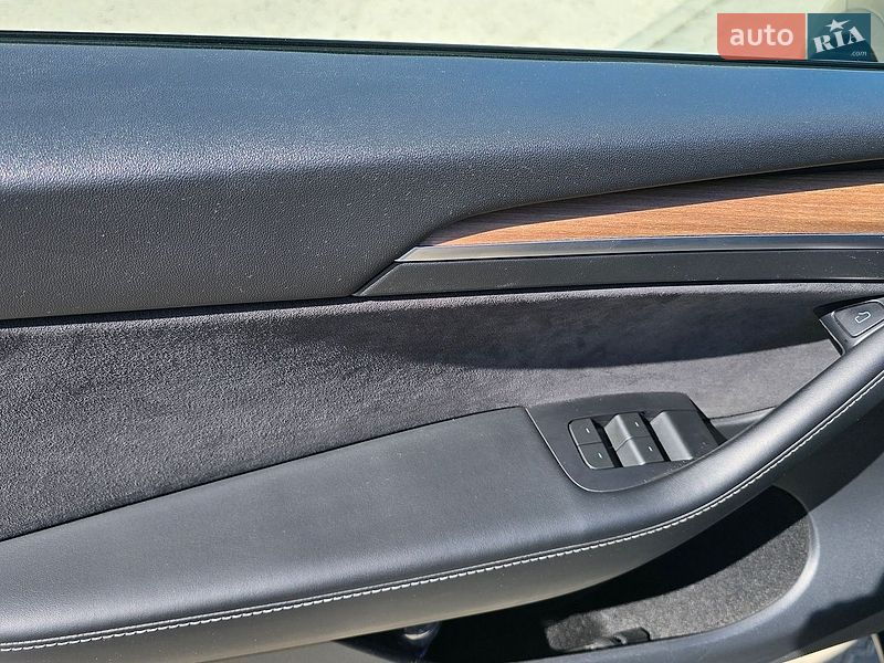 Внедорожник / Кроссовер Tesla Model Y 2023 в Луцке