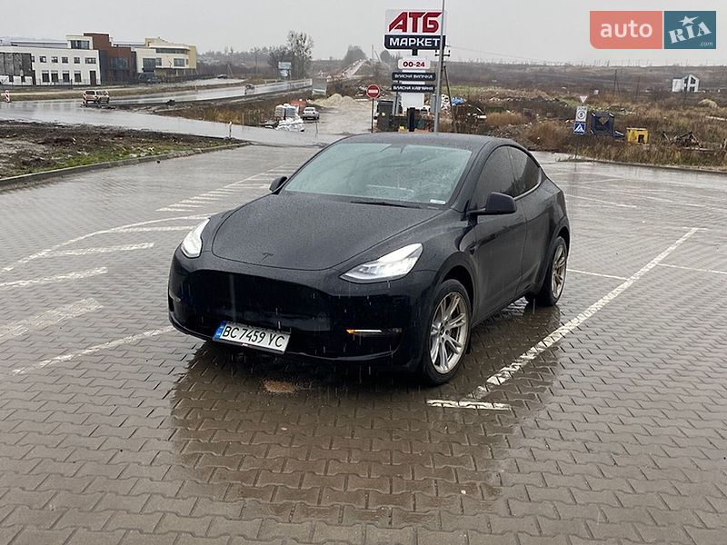 Tesla Model Y 2021
