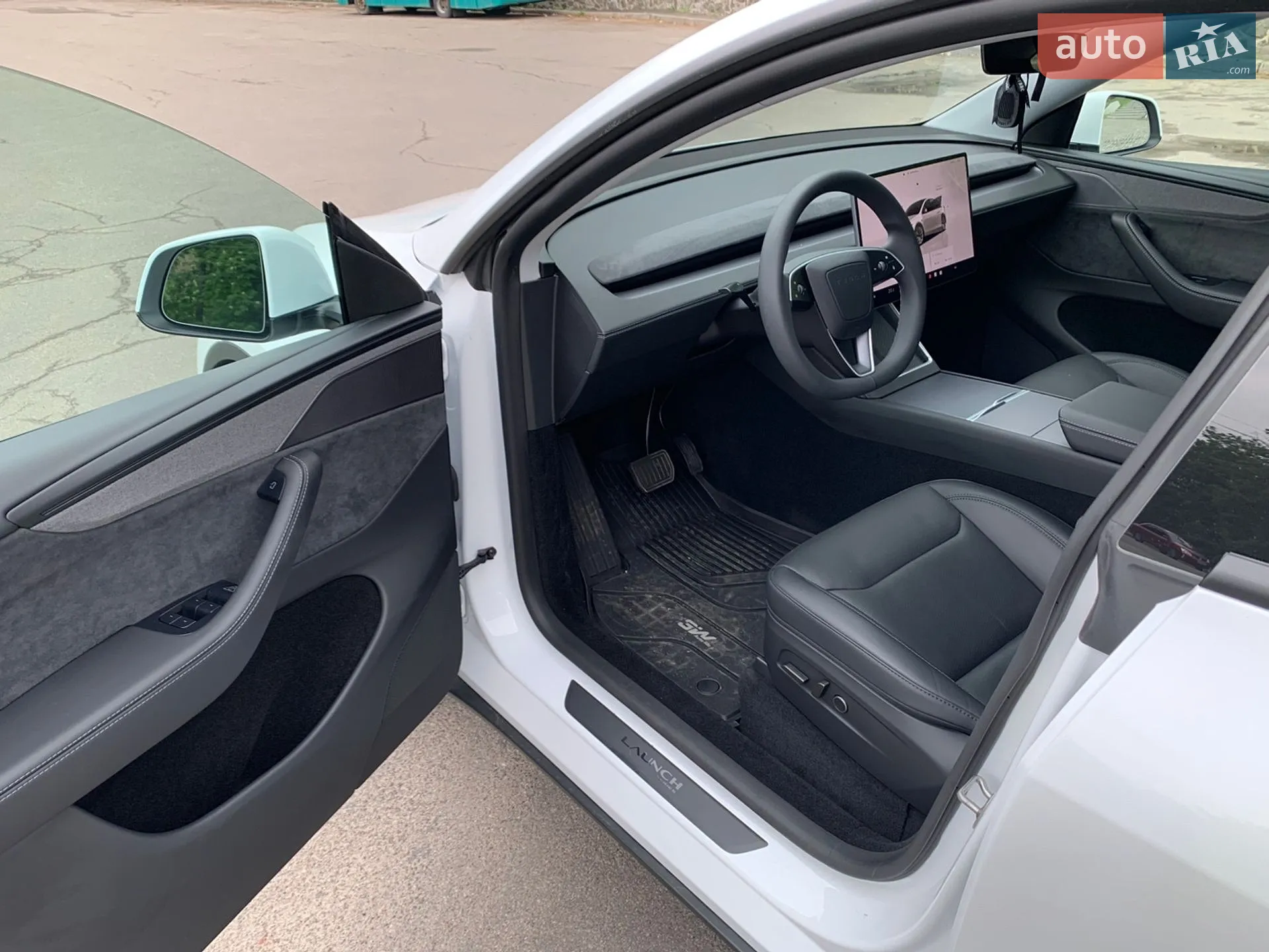2025 Tesla Model Y - мініатюра 9