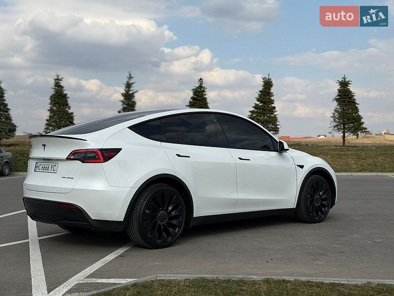 Внедорожник / Кроссовер Tesla Model Y 2021 в Ивано-Франковске