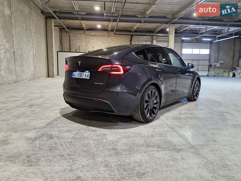 Позашляховик / Кросовер Tesla Model Y 2024 в Києві