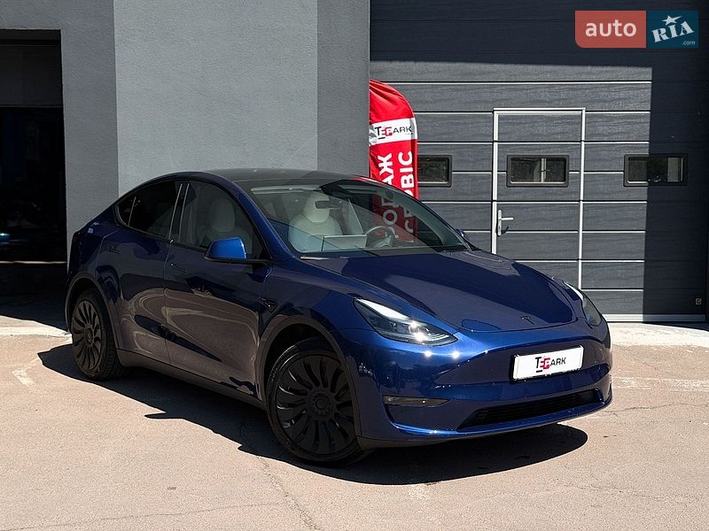 Tesla Model Y 2024