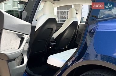 Позашляховик / Кросовер Tesla Model Y 2024 в Києві фото 15 Позашляховик / Кросовер Tesla Model Y 2024 в Києві