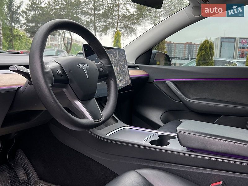 Внедорожник / Кроссовер Tesla Model Y 2021 в Львове
