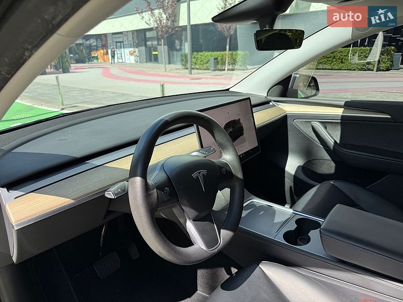 Внедорожник / Кроссовер Tesla Model Y 2023 в Киеве