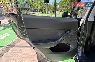 Внедорожник / Кроссовер Tesla Model Y 2023 в Киеве