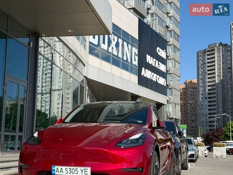 Позашляховик / Кросовер Tesla Model Y 2024 в Києві