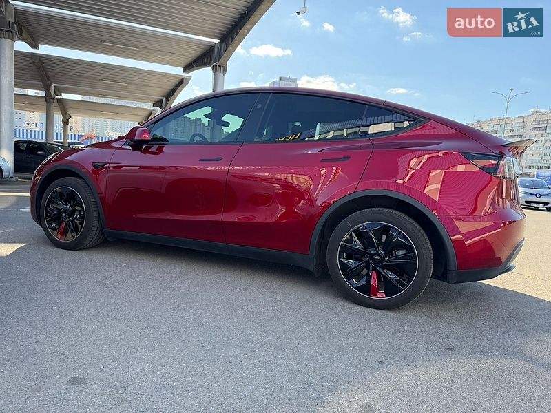 Позашляховик / Кросовер Tesla Model Y 2024 в Києві