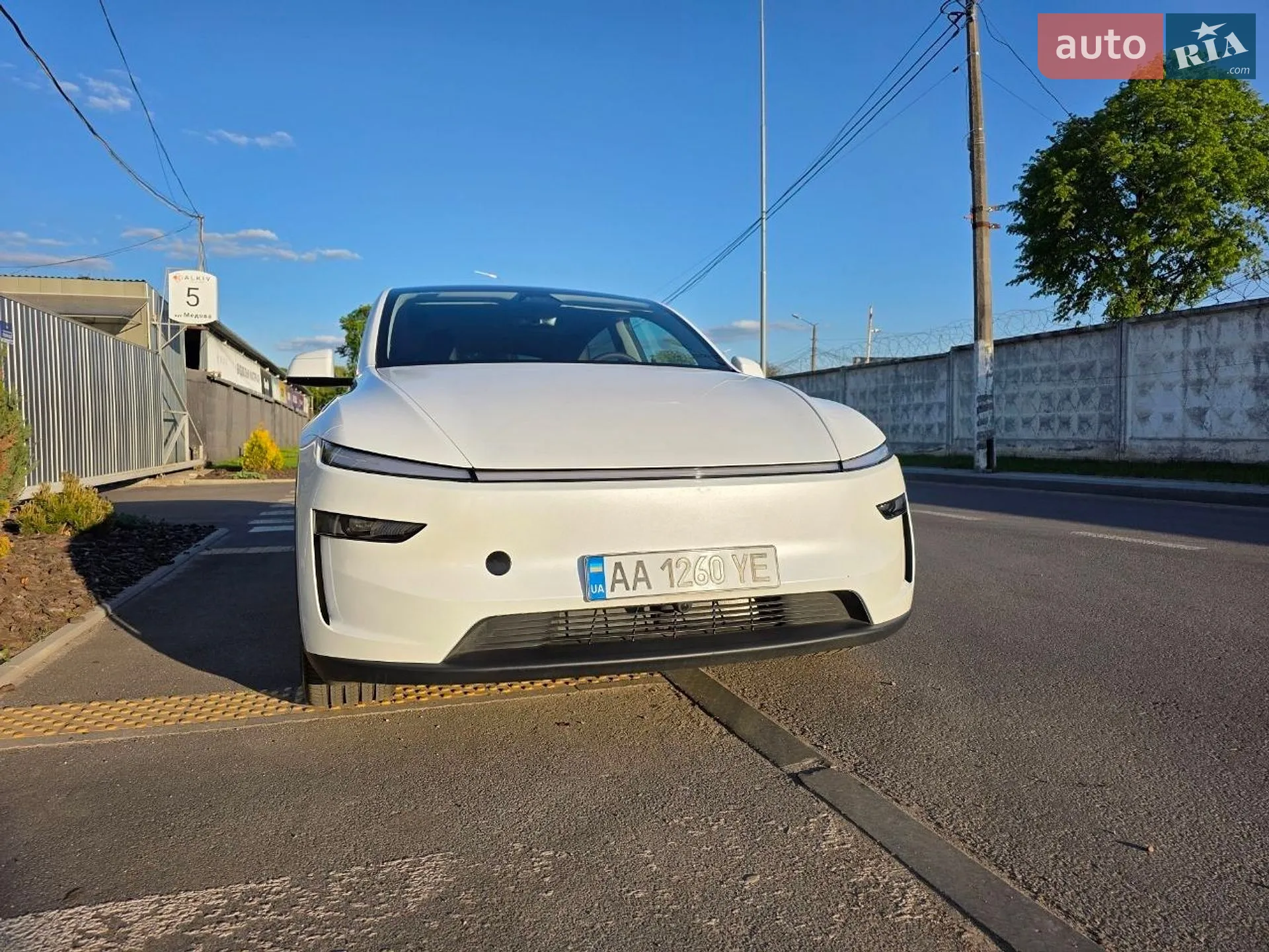 2025 Tesla Model Y - мініатюра 7