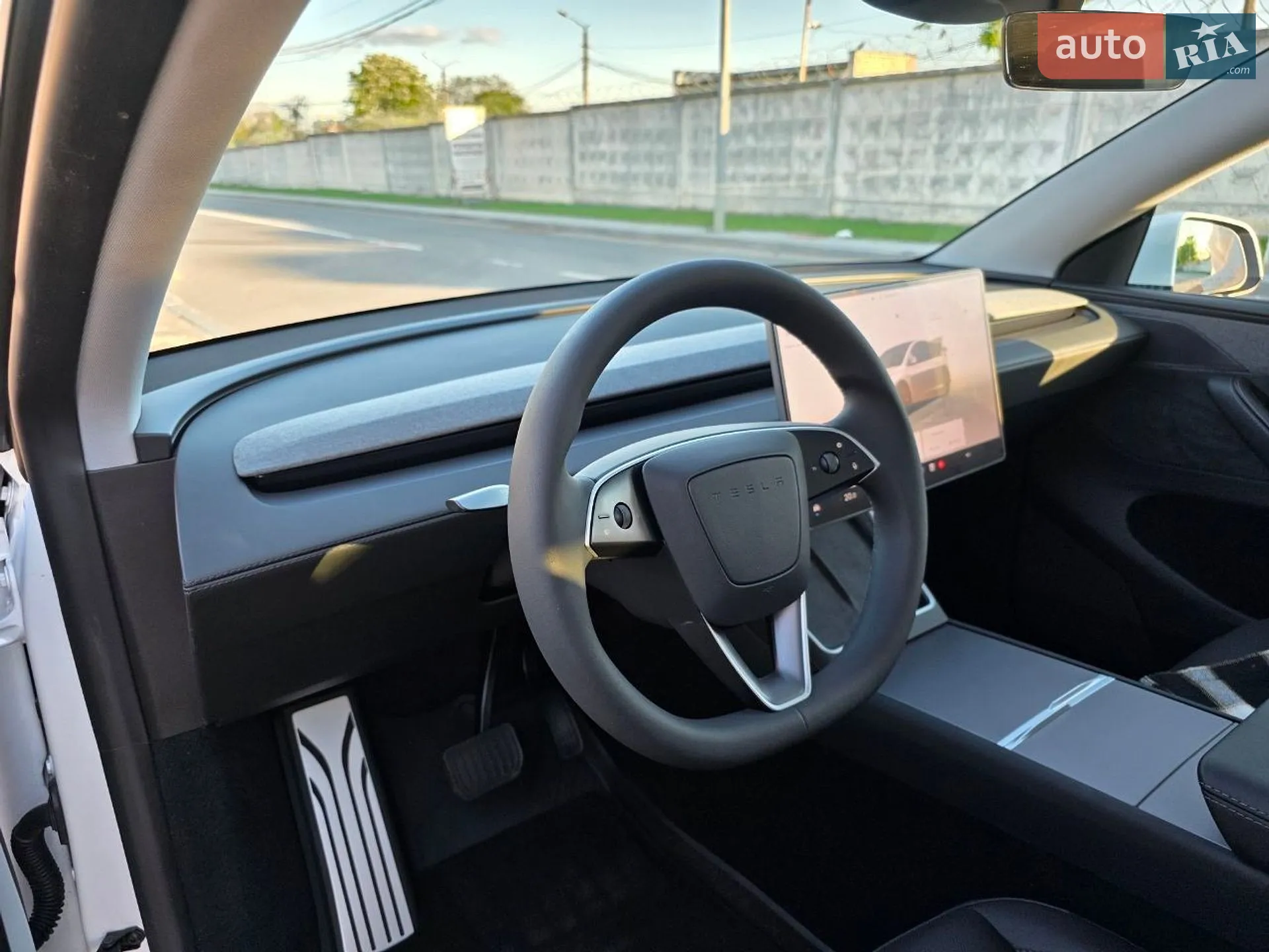 2025 Tesla Model Y - мініатюра 11