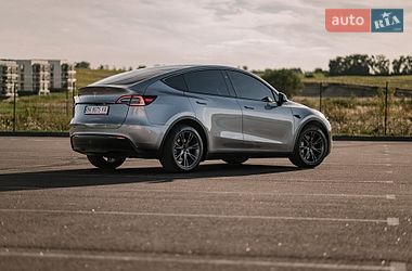 Позашляховик / Кросовер Tesla Model Y 2024 в Києві фото 6 Позашляховик / Кросовер Tesla Model Y 2024 в Києві