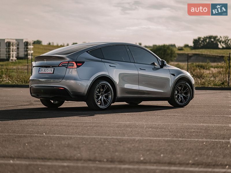Позашляховик / Кросовер Tesla Model Y 2024 в Києві фото 6 Позашляховик / Кросовер Tesla Model Y 2024 в Києві