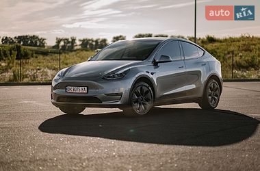Позашляховик / Кросовер Tesla Model Y 2024 в Києві фото 18 Позашляховик / Кросовер Tesla Model Y 2024 в Києві