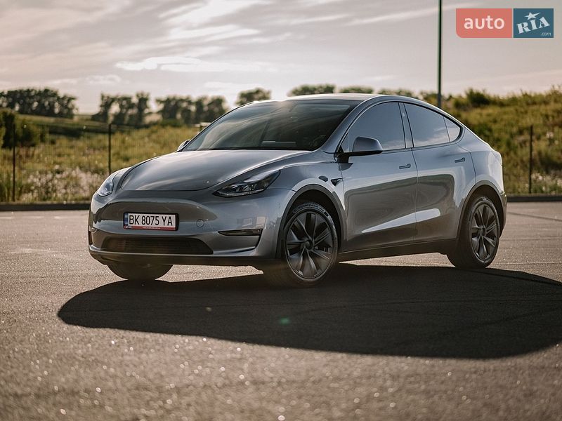Позашляховик / Кросовер Tesla Model Y 2024 в Києві фото 18 Позашляховик / Кросовер Tesla Model Y 2024 в Києві