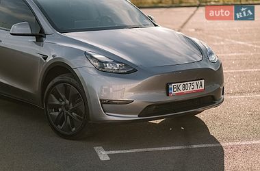 Позашляховик / Кросовер Tesla Model Y 2024 в Києві фото 37 Позашляховик / Кросовер Tesla Model Y 2024 в Києві