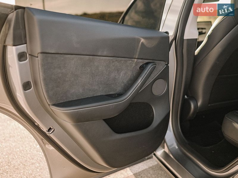 Позашляховик / Кросовер Tesla Model Y 2024 в Києві фото 81 Позашляховик / Кросовер Tesla Model Y 2024 в Києві