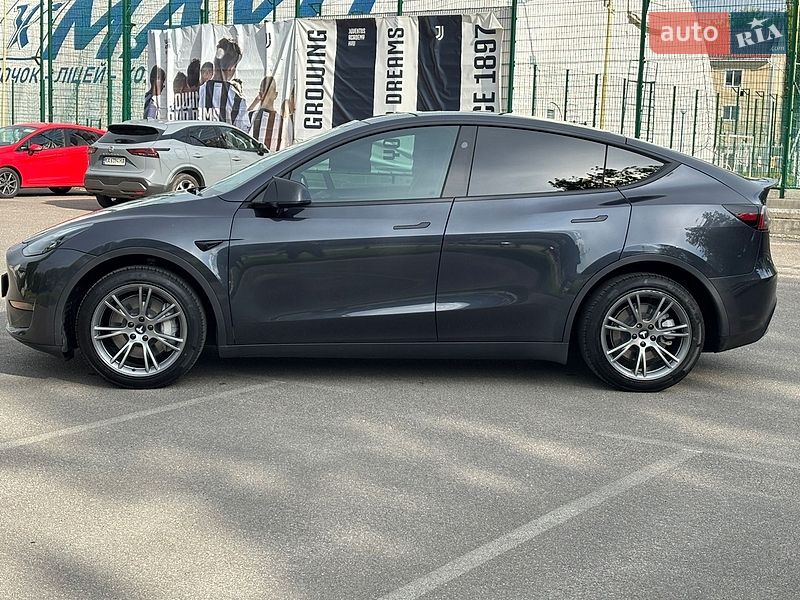 Позашляховик / Кросовер Tesla Model Y 2024 в Києві
